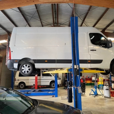 VAN LORRY SERVICING FORD MERCEDES VOLKSWAGEN TOYOTA NISSAN RENAULT PEUGEOT CITROEN FIAT ISUZU HYUNDAI CHEVROLET GMC SSANGYONG